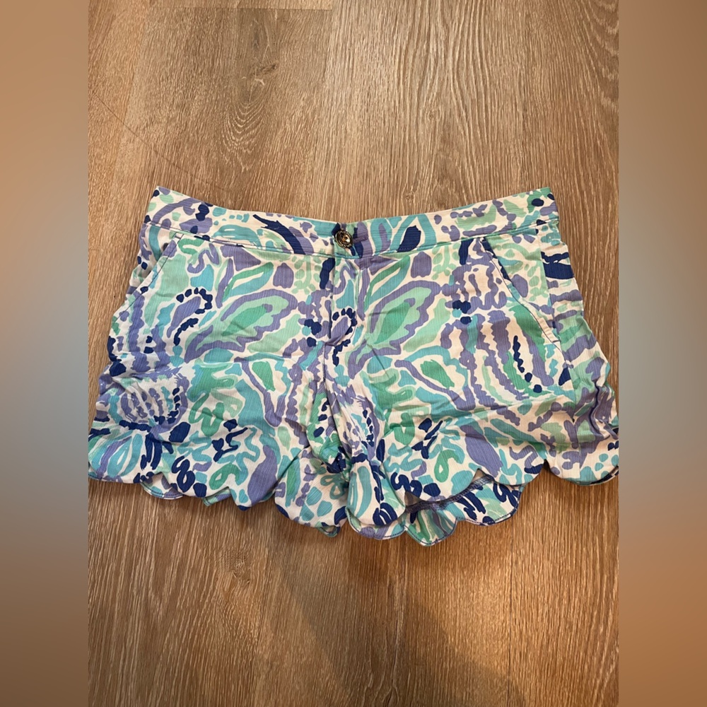 Lilly Pulitzer Buttercup shorts floral size 6 double pocket button scallop edge